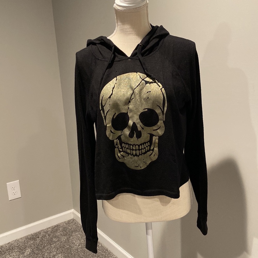 Hot Topic Black Sweater with Gold Skull. Size: SM